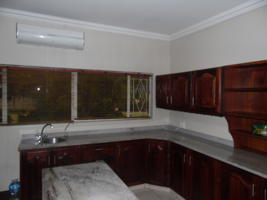 6 Bedroom Property for Sale in Jim Fouchepark Free State